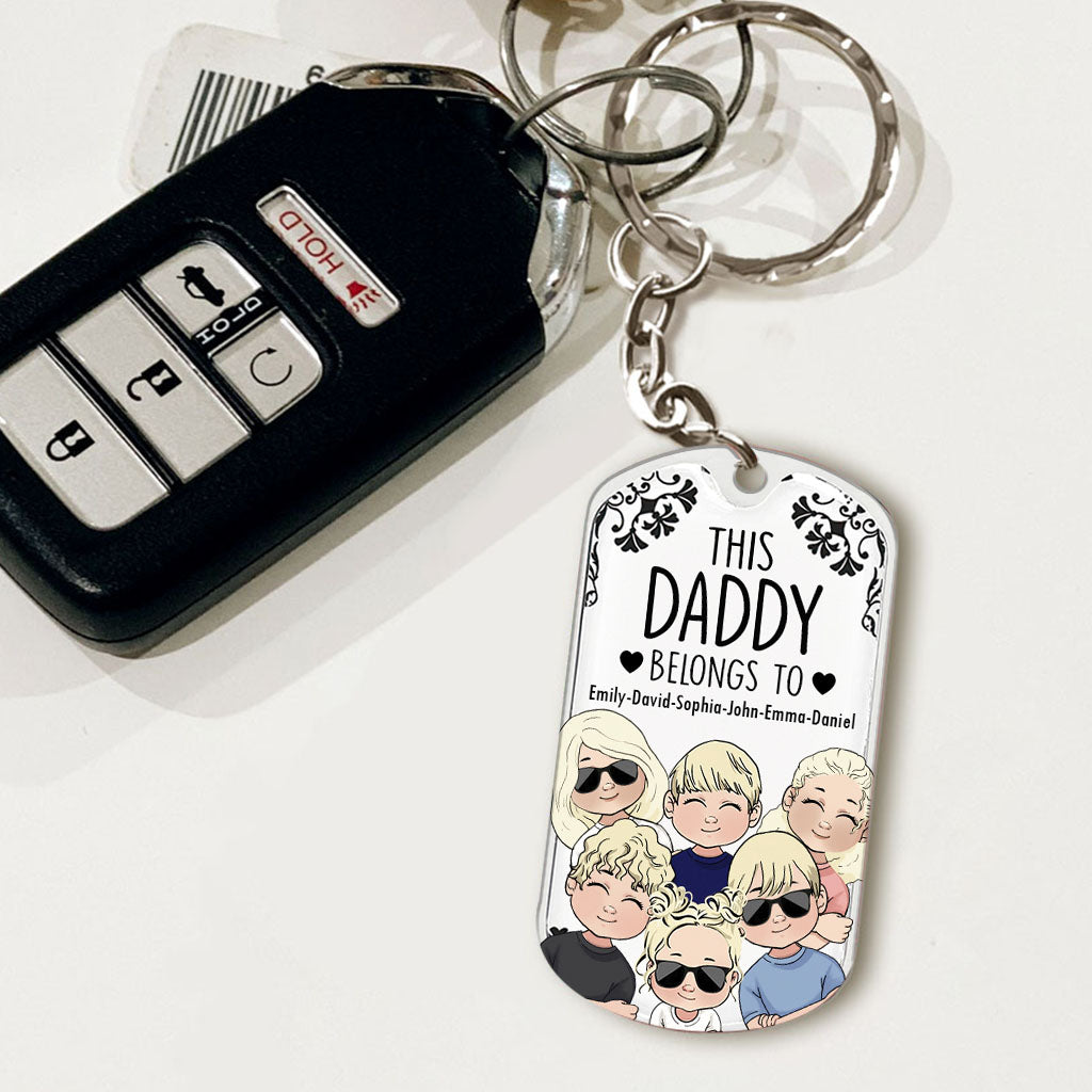 Ce père appartient à - Cadeau pour papa, grand-père, maman, oncle, tante, grand-mère - Porte-clés personnalisé en acier inoxydable