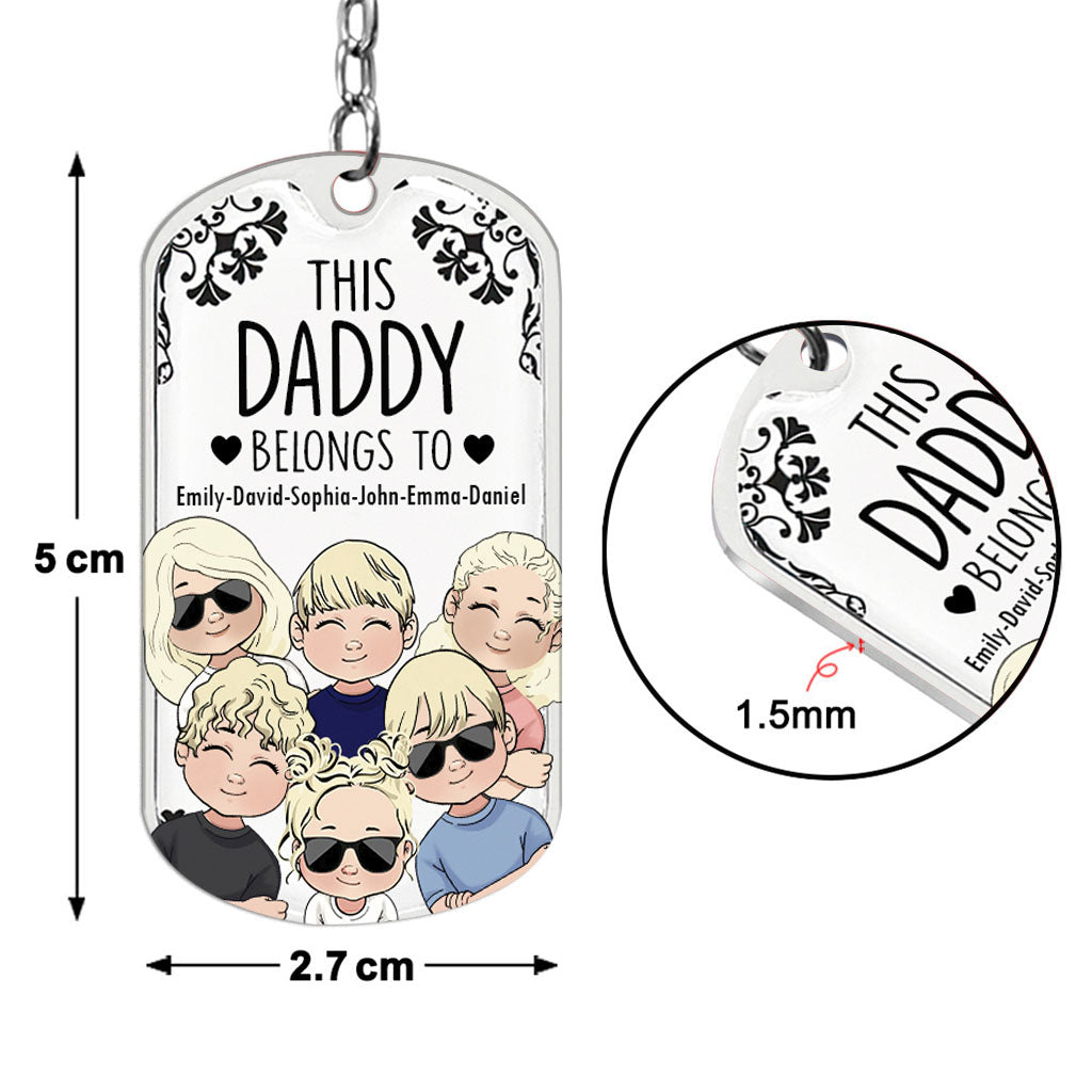 Ce père appartient à - Cadeau pour papa, grand-père, maman, oncle, tante, grand-mère - Porte-clés personnalisé en acier inoxydable