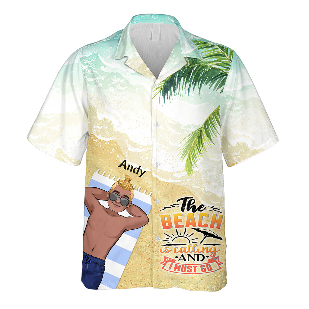 La plage m'appelle et je dois y aller - Cadeau pour amoureux de la mer (ami, sœur, petite amie, épouse, maman, frère, papa, mari, petit ami) - Chemise hawaïenne personnalisée