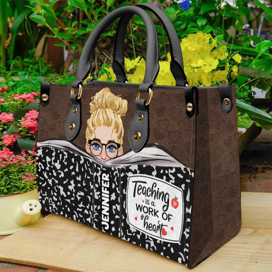 Enseigner, c'est un travail de cœur - Sac à main en cuir personnalisé pour enseignant
