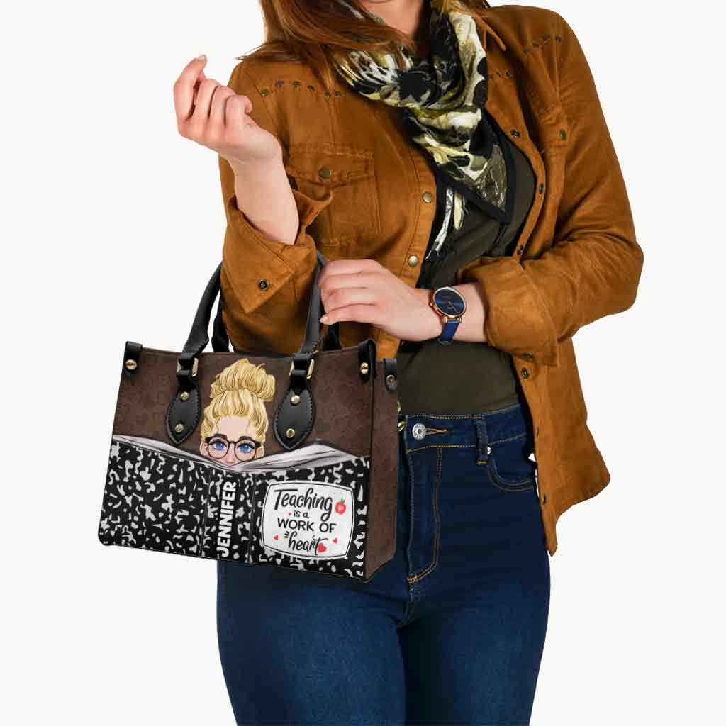 Enseigner, c'est un travail de cœur - Sac à main en cuir personnalisé pour enseignant