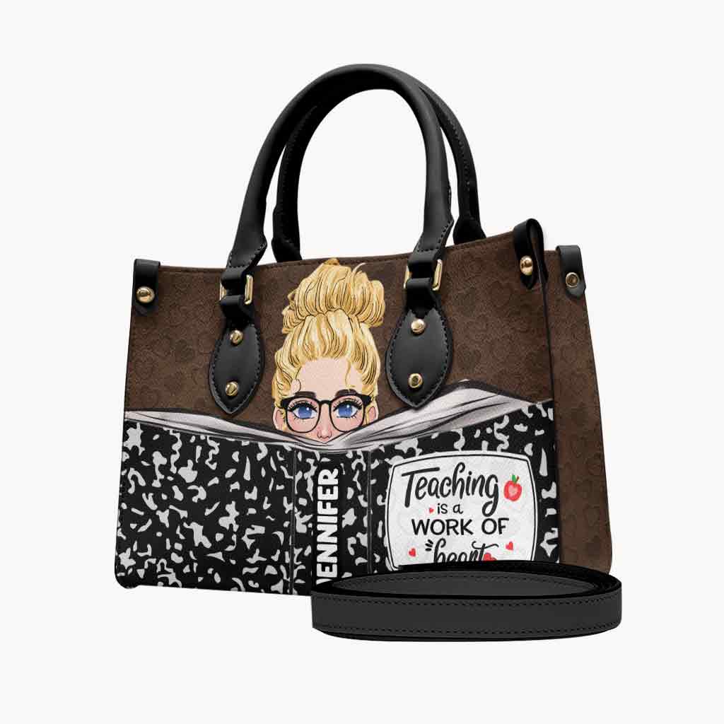 Enseigner, c'est un travail de cœur - Sac à main en cuir personnalisé pour enseignant
