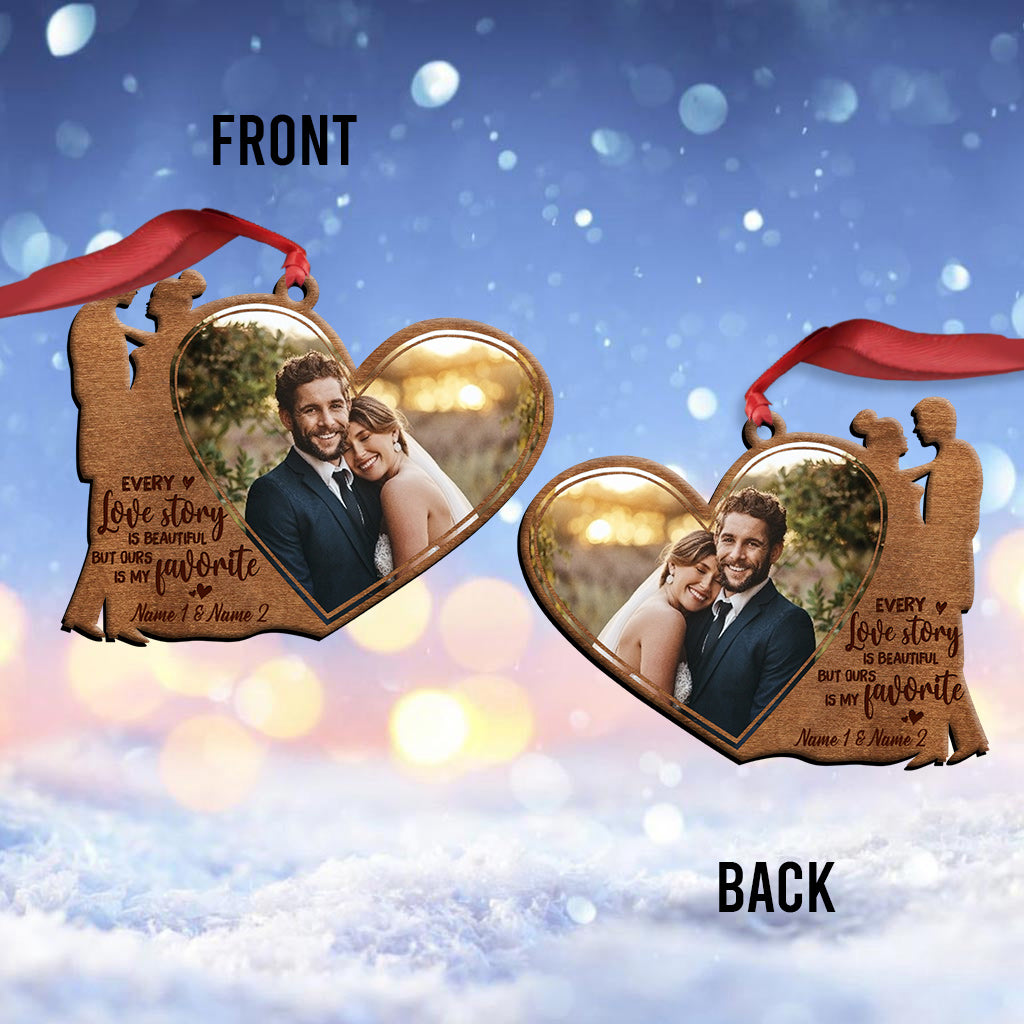 Chaque histoire d'amour est belle, mais la nôtre est ma préférée - Ornement de Noël personnalisé pour couple (Imprimé des deux côtés)