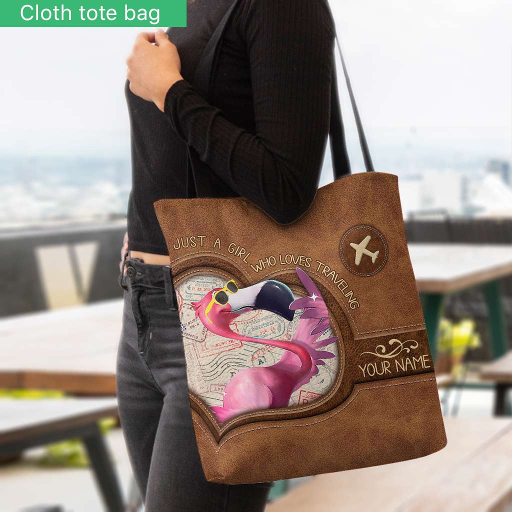 Sac fourre-tout de voyage personnalisé avec tampon de passeport vintage « Juste une fille qui aime voyager ».