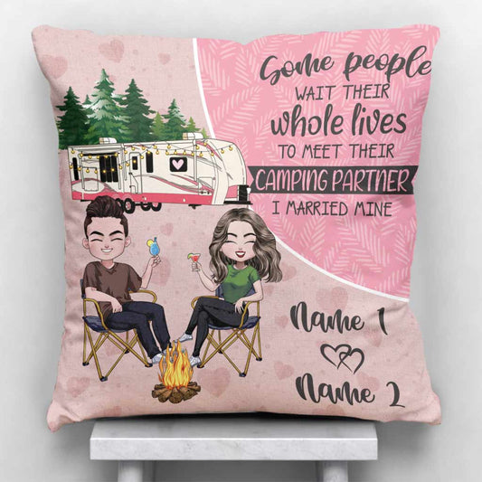 Certaines personnes attendent toute leur vie. Couple de campeurs - Coussin décoratif personnalisé