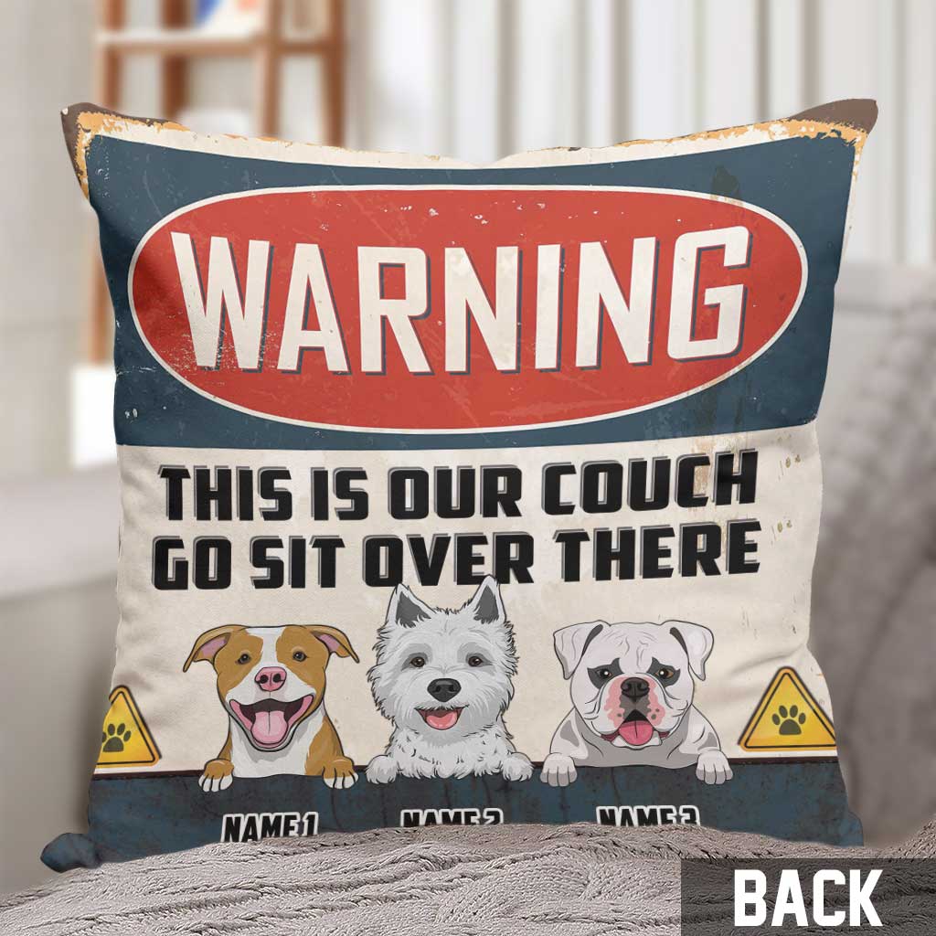 Attention, ceci est notre canapé ! - Coussin décoratif personnalisé pour chien