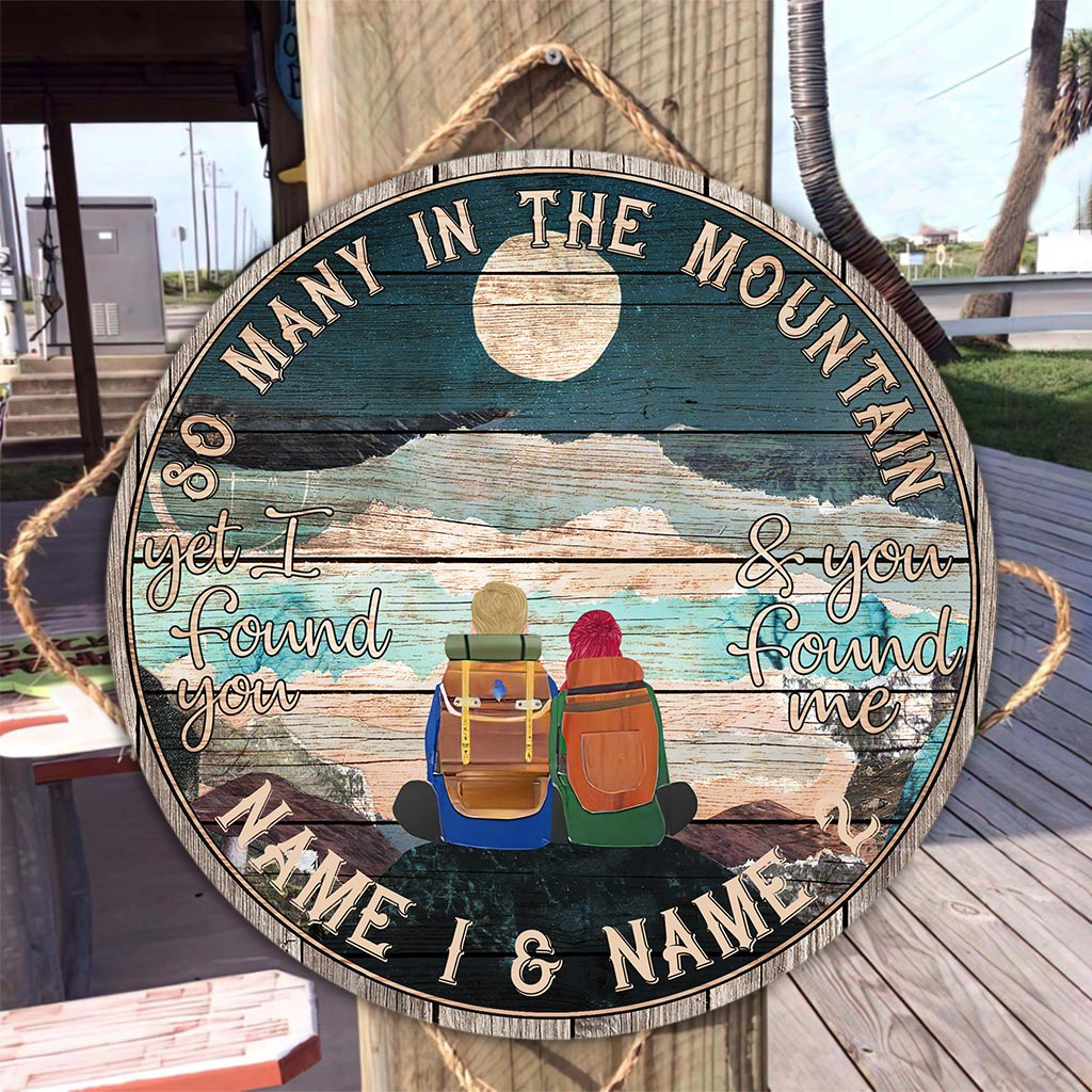 Tant de monde en montagne - Panneau rond en bois personnalisé pour la randonnée