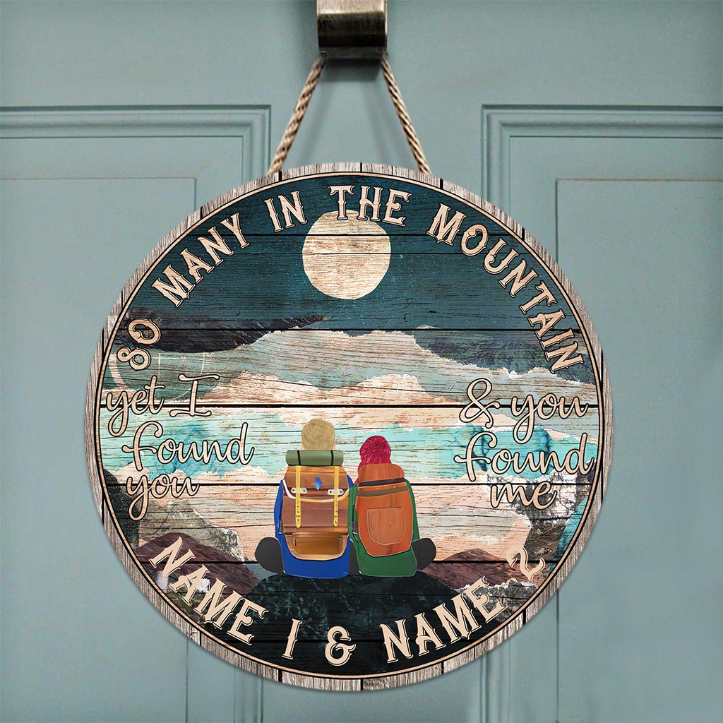 Tant de monde en montagne - Panneau rond en bois personnalisé pour la randonnée