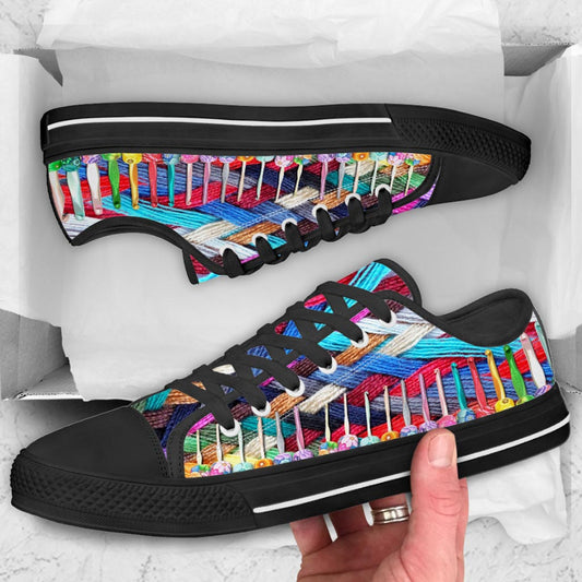 Chaussures basses colorées au crochet