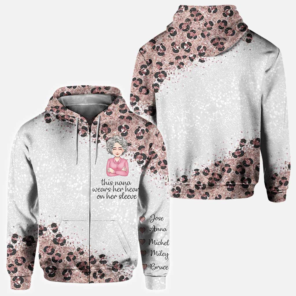 Cette grand-mère a le cœur sur la main - T-shirt et sweat à capuche personnalisés pour la fête des mères.