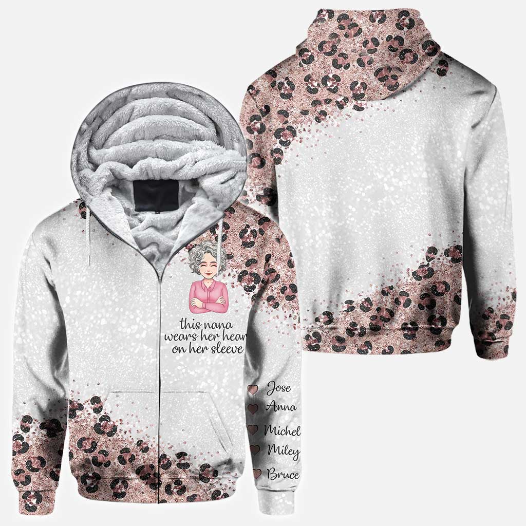 Cette grand-mère a le cœur sur la main - T-shirt et sweat à capuche personnalisés pour la fête des mères.