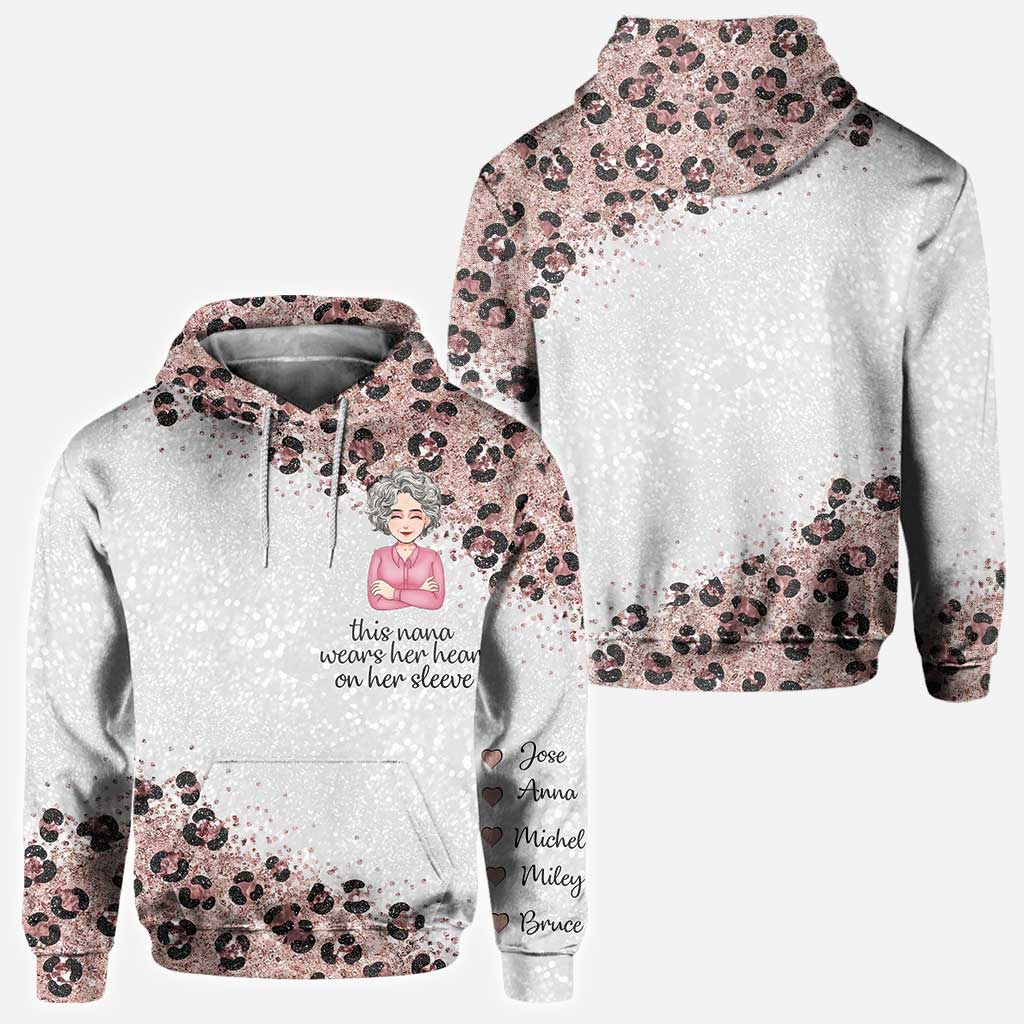 Cette grand-mère a le cœur sur la main - T-shirt et sweat à capuche personnalisés pour la fête des mères.