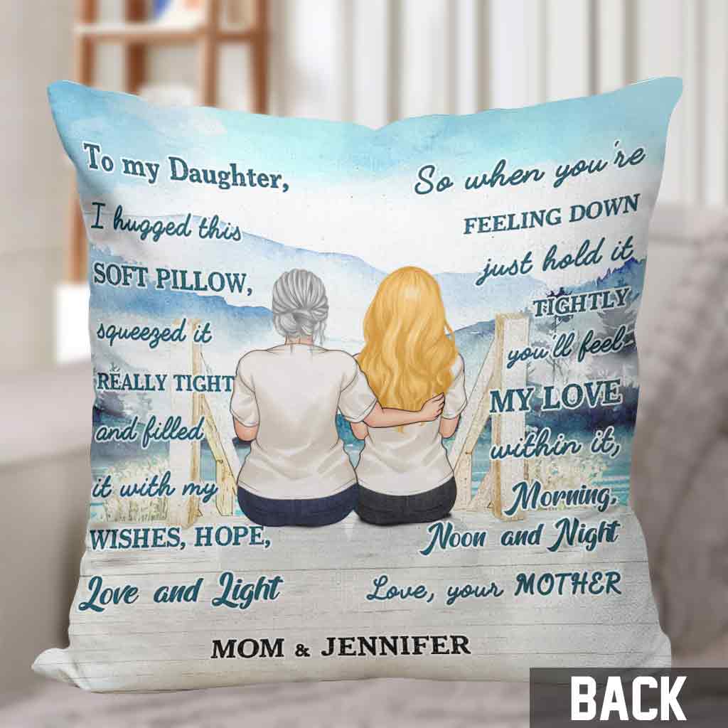 Coussin doux représentant une mère et sa fille enlacées - Coussin décoratif personnalisé pour la fête des mères