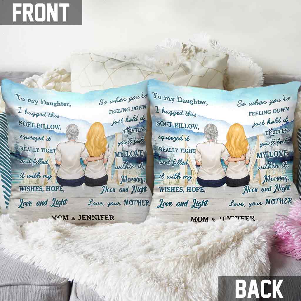 Coussin doux représentant une mère et sa fille enlacées - Coussin décoratif personnalisé pour la fête des mères