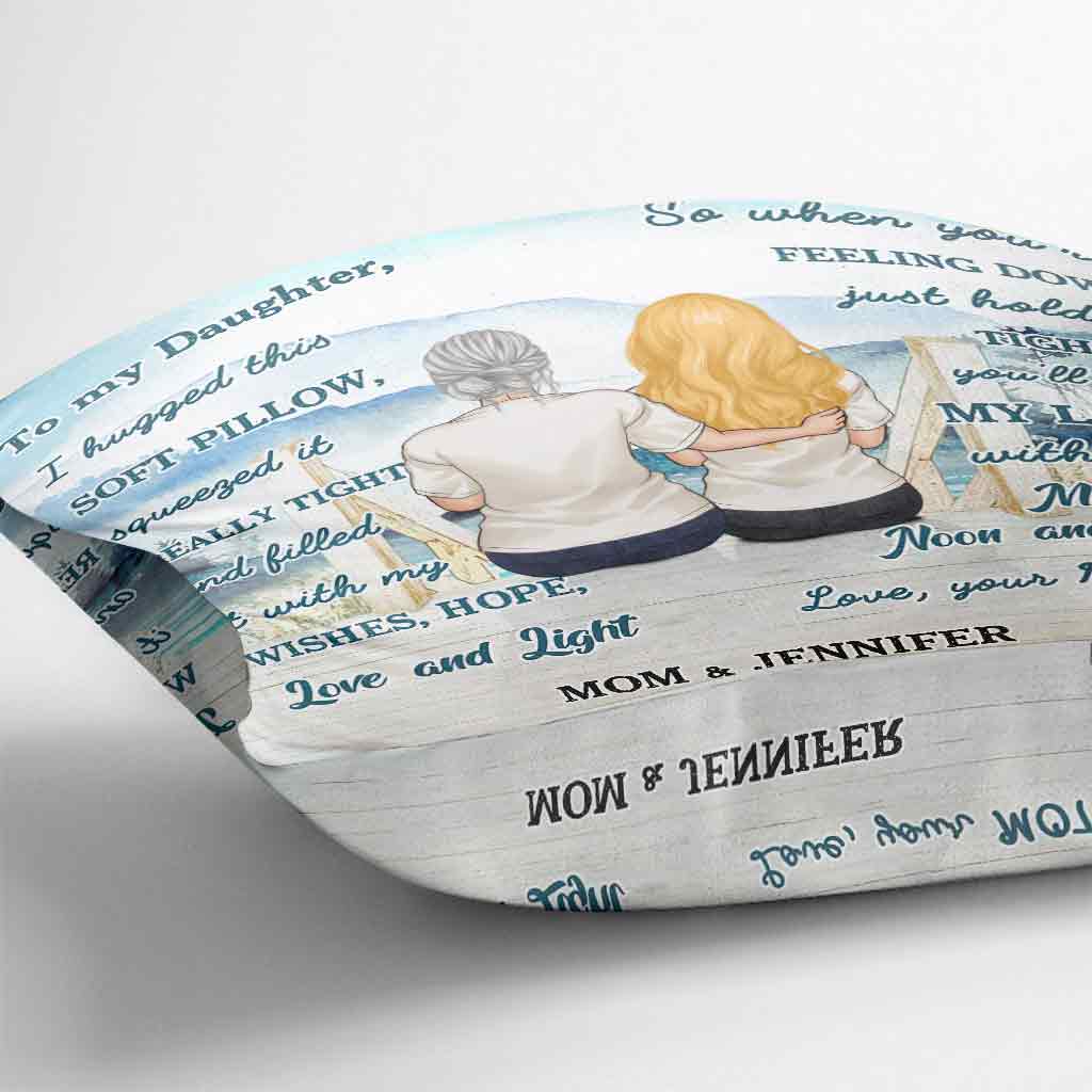 Coussin doux représentant une mère et sa fille enlacées - Coussin décoratif personnalisé pour la fête des mères