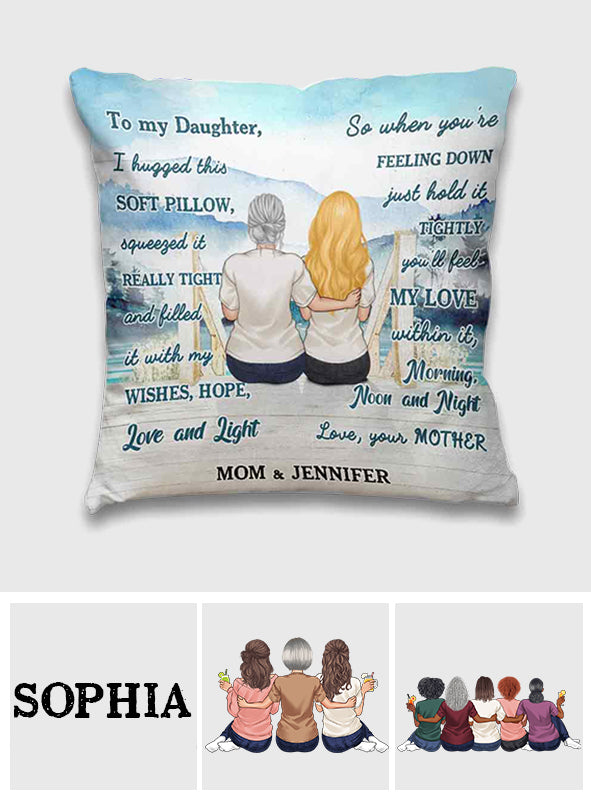 Coussin doux représentant une mère et sa fille enlacées - Coussin décoratif personnalisé pour la fête des mères