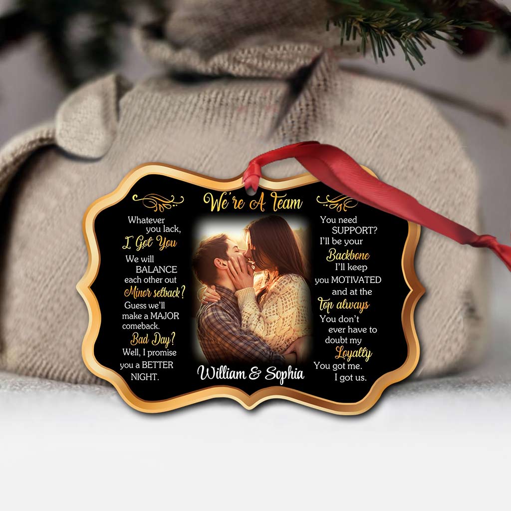Nous sommes une équipe - Ornement de Noël personnalisé pour couple (Impression recto verso)