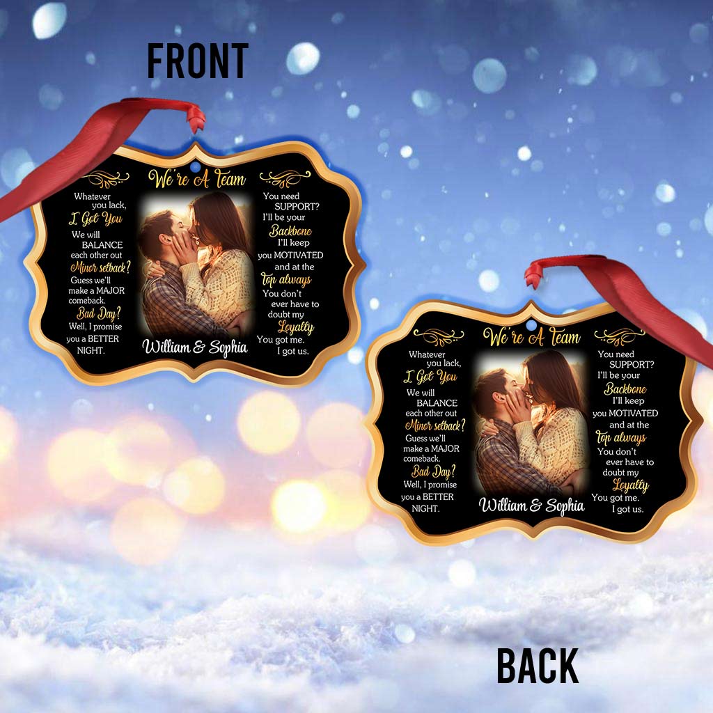 Nous sommes une équipe - Ornement de Noël personnalisé pour couple (Impression recto verso)
