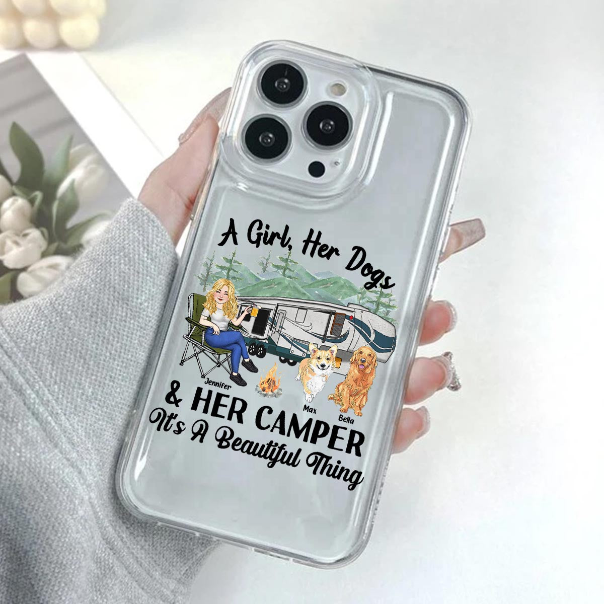 Une fille, son chien et sa caravane - Cadeau de camping pour les amoureux des chiens - Coque de téléphone transparente personnalisée