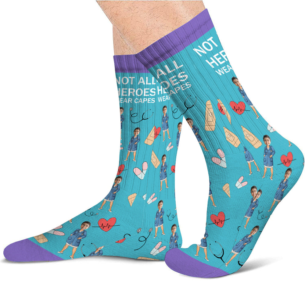 Tous les héros ne portent pas de cape - Chaussettes d'infirmière personnalisées