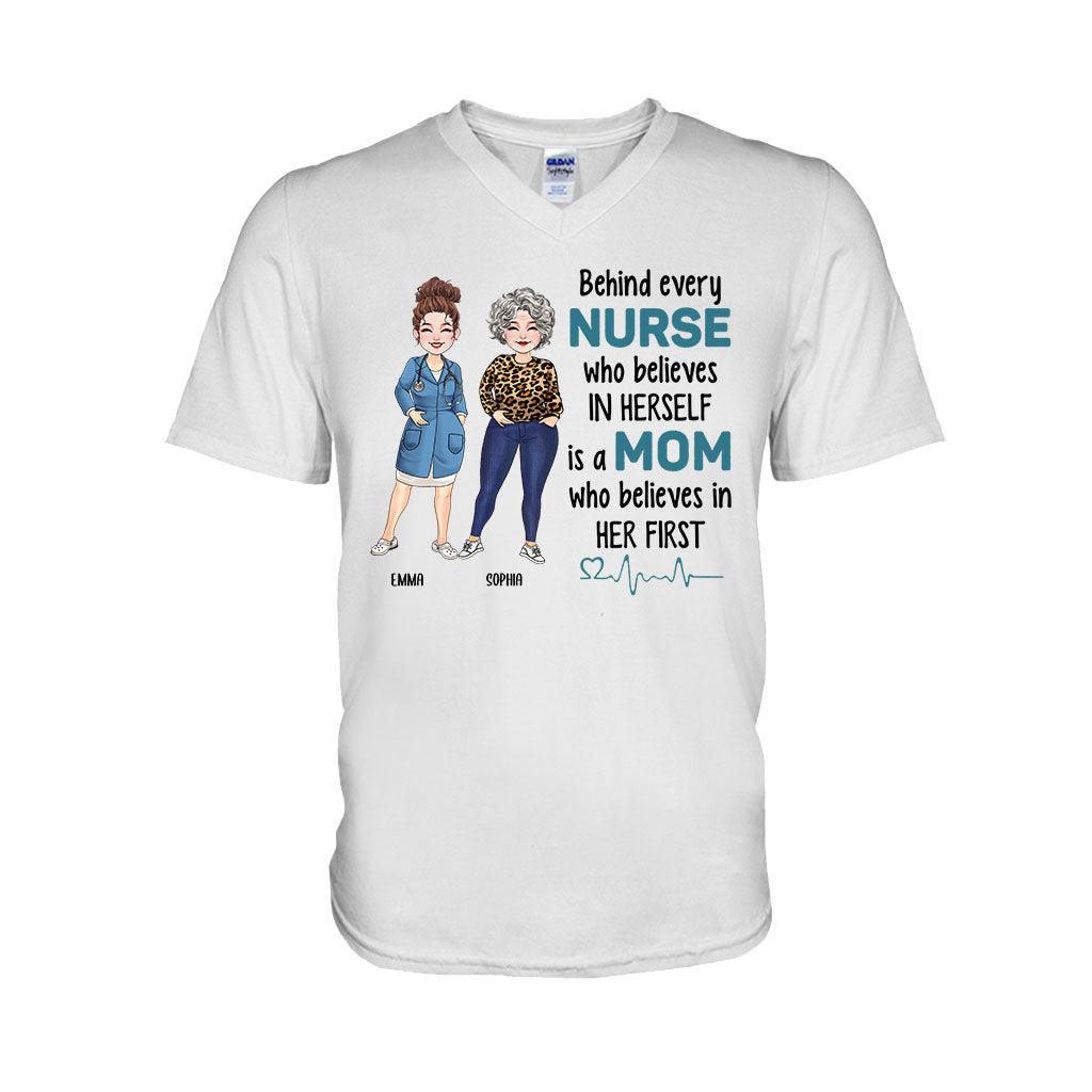 Derrière chaque infirmière qui croit en elle - T-shirt et sweat à capuche personnalisés pour infirmières