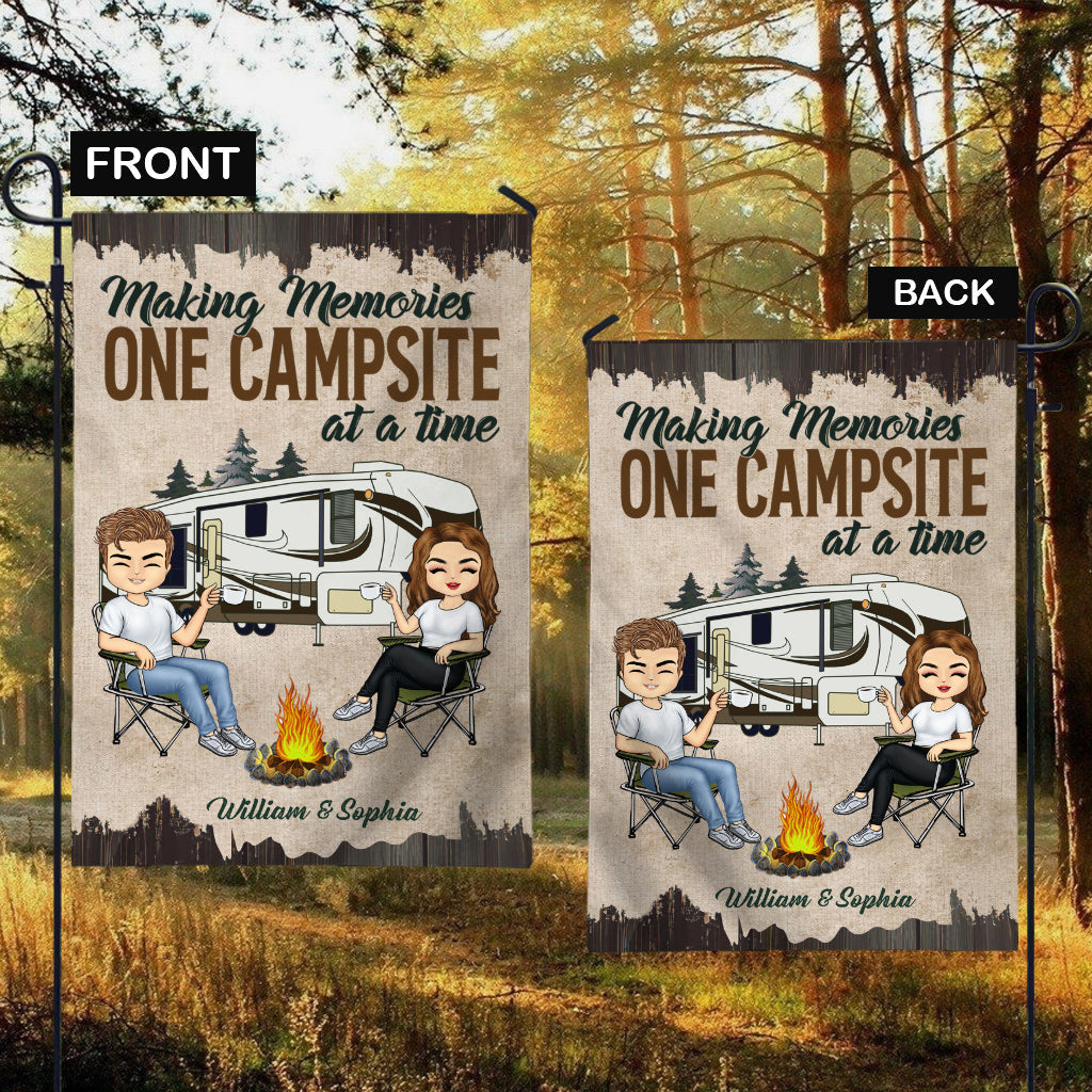 Créer des souvenirs - Drapeau de jardin personnalisé pour couples en camping