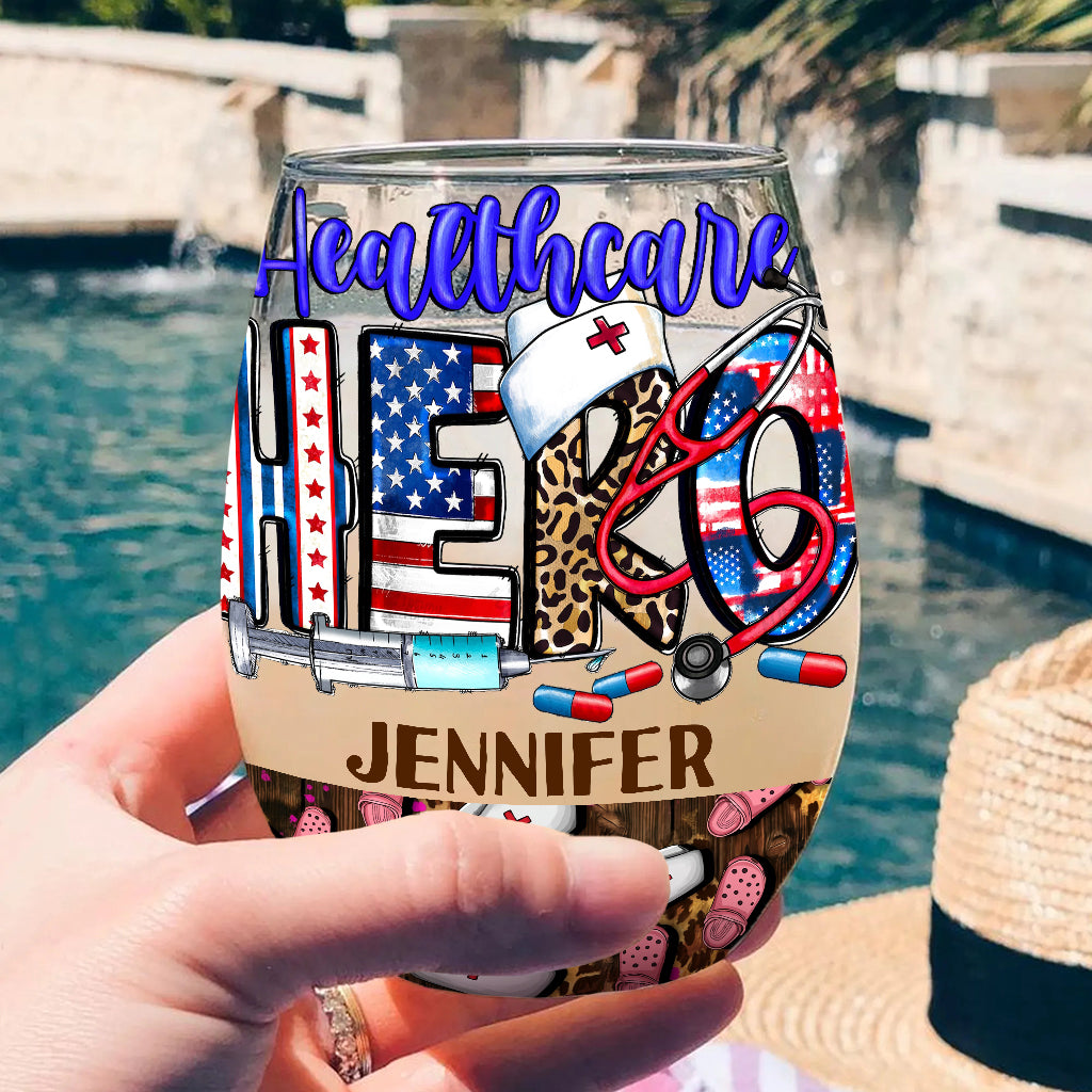 La vie d'infirmière - Cadeau pour une infirmière : maman, elle, épouse, petite amie - Verre à vin entièrement personnalisé