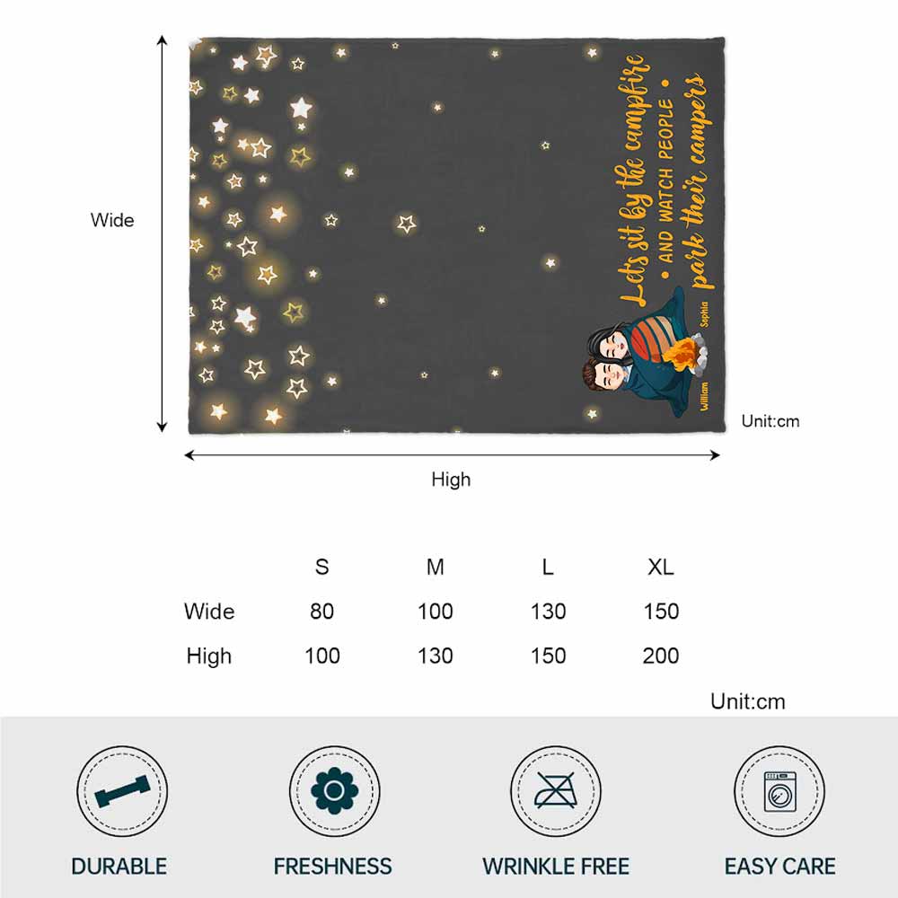 Couverture de camping personnalisée pour couples « Asseyons-nous près du feu de camp ».