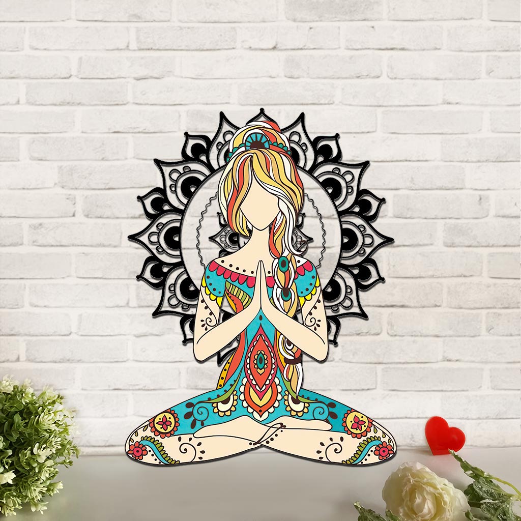 Panneau en métal découpé « Paix et Amour »