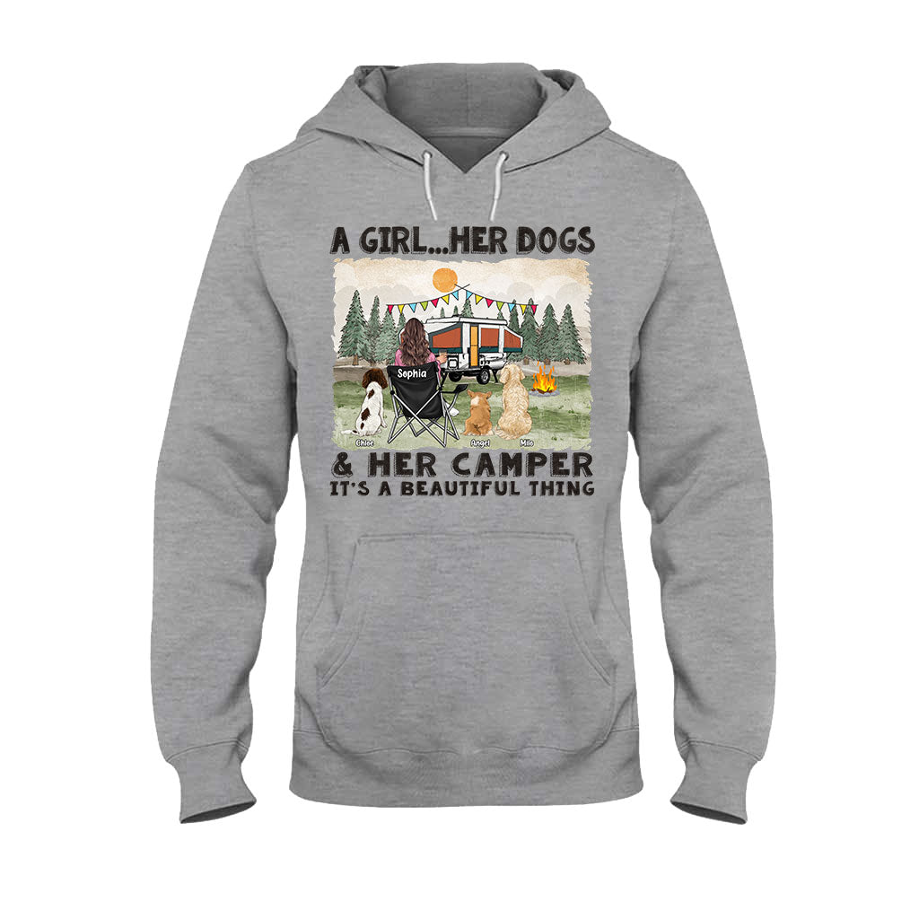 Une fille, ses chiens et sa caravane - T-shirt et sweat à capuche personnalisés sur le thème du camping