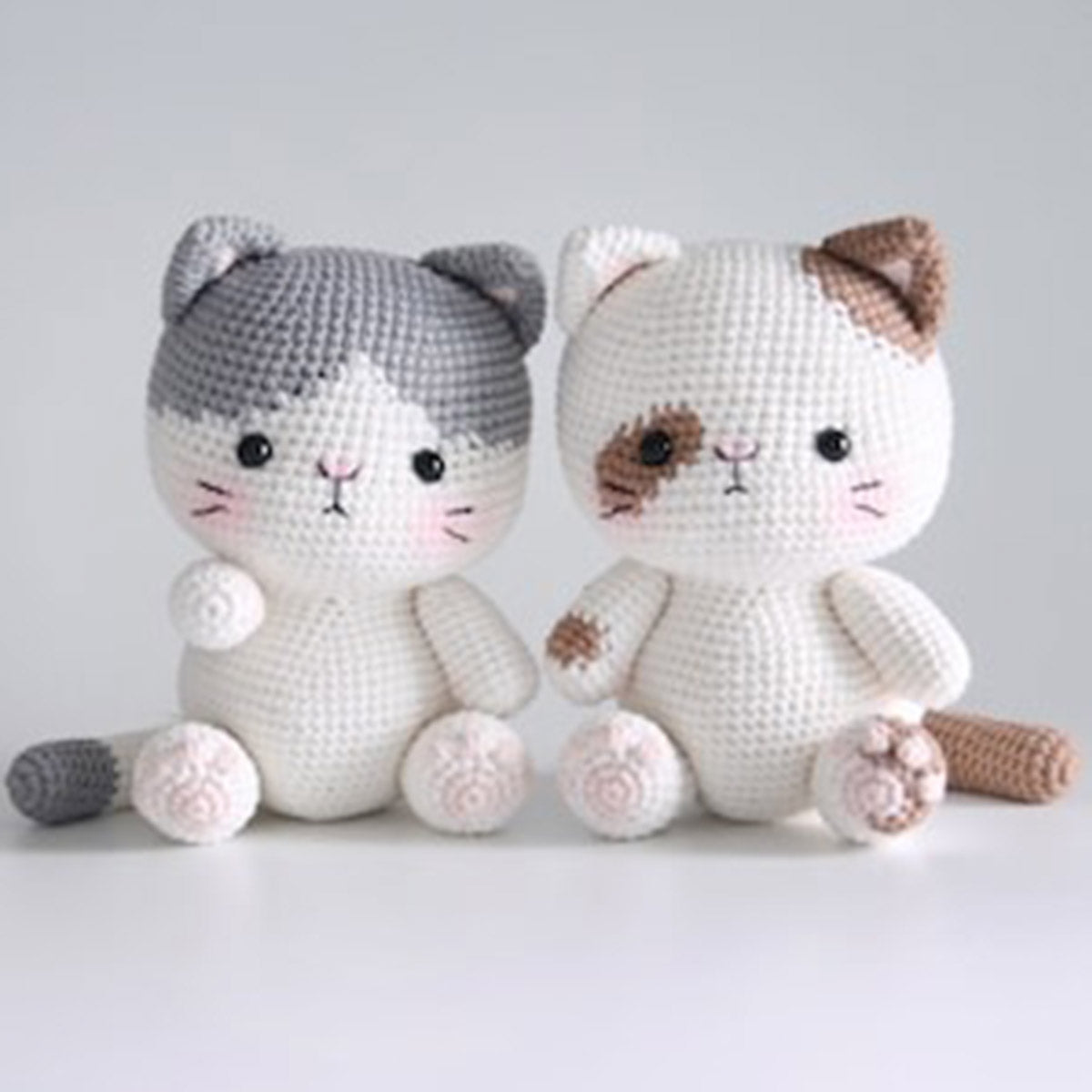 Chat amigurumi au crochet - Cadeau pour les amoureux des chats - Poupée tricotée à la main personnalisée