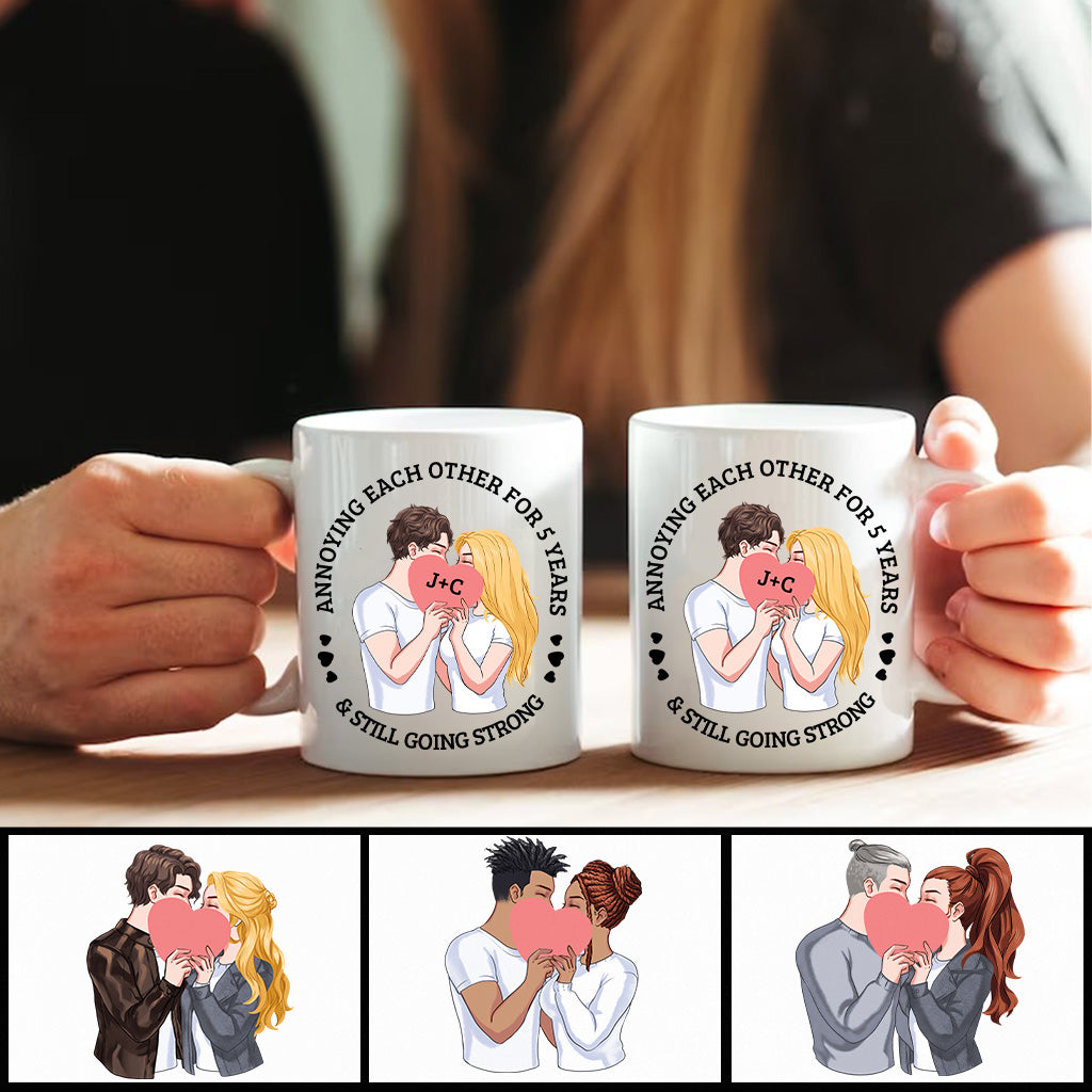 S'agacer mutuellement depuis des années et toujours aussi amoureux - Mug personnalisé pour couples