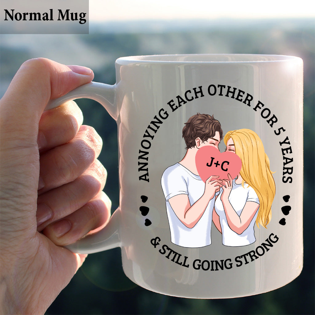 S'agacer mutuellement depuis des années et toujours aussi amoureux - Mug personnalisé pour couples