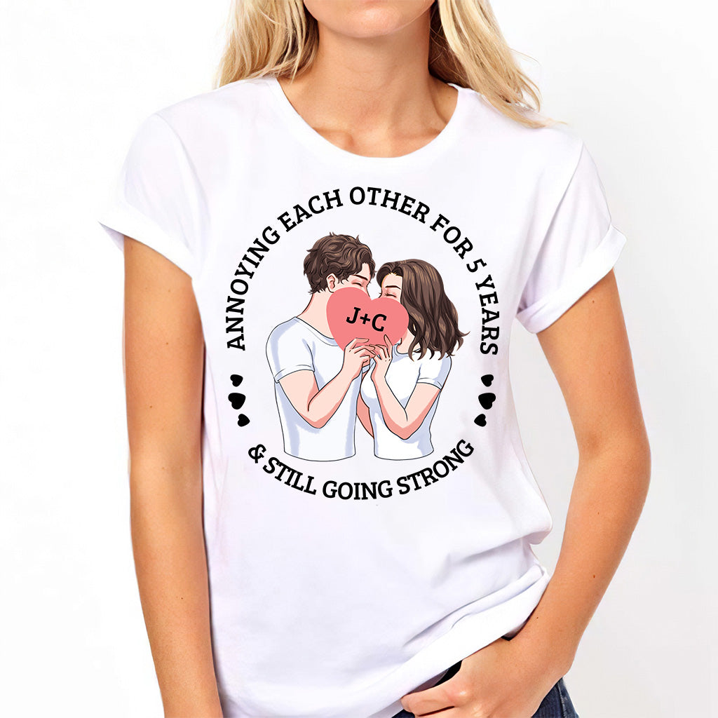 S'agacer mutuellement depuis des années et être toujours aussi amoureux - T-shirt et sweat à capuche personnalisés pour couples