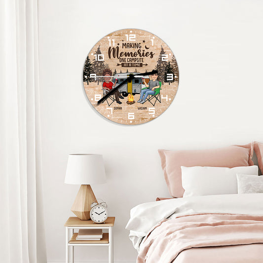 Horloge murale de camping personnalisée Happy Camper