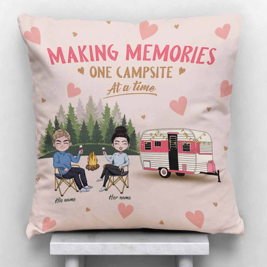 Créez des souvenirs, un camping à la fois - Coussin décoratif de camping personnalisé