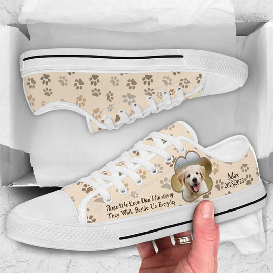 Ceux qu'on aime ne disparaissent jamais - Chaussures basses personnalisées pour chiens