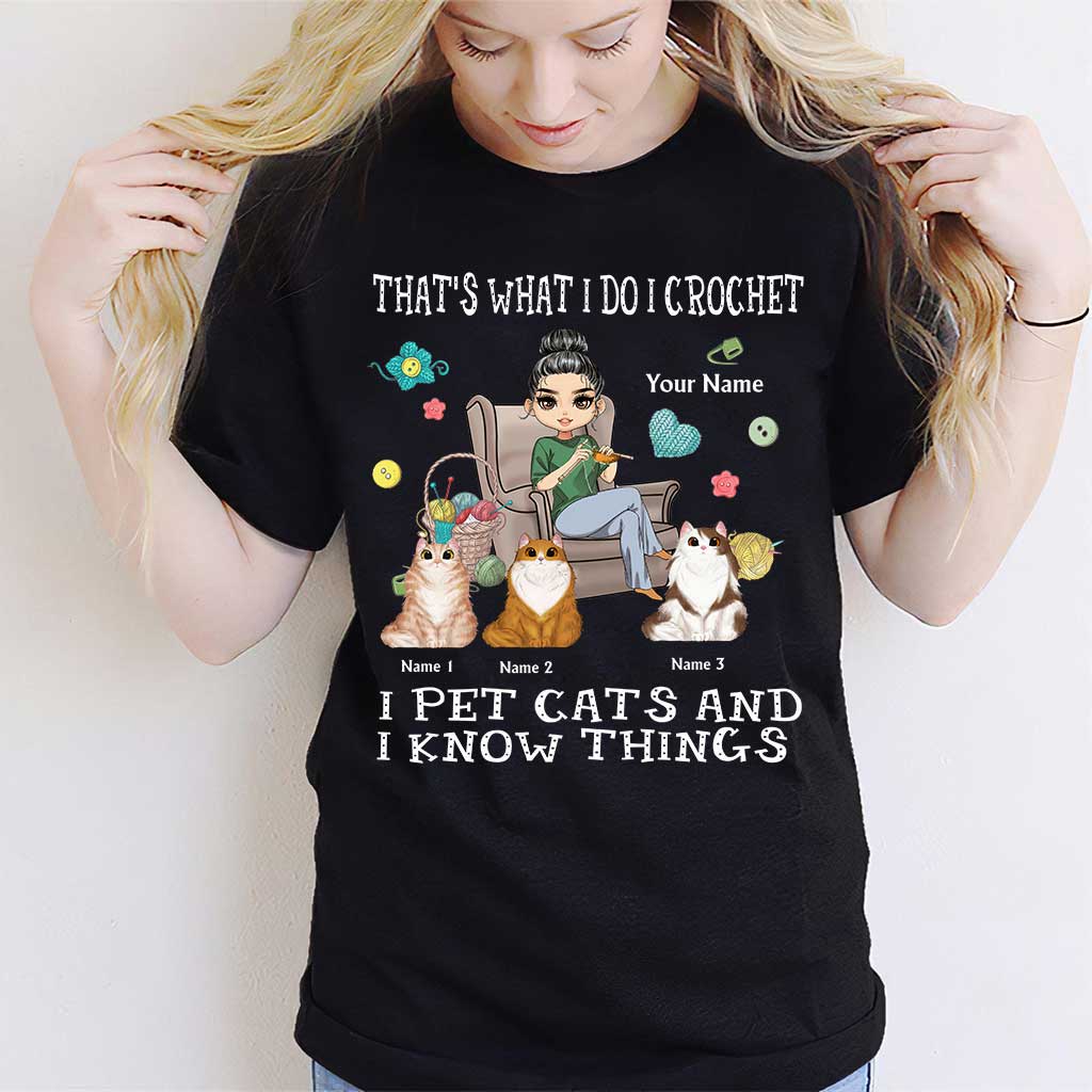 Voilà ce que je fais : je fais du crochet, je caresse des chats et je sais des choses - T-shirt et sweat à capuche personnalisés