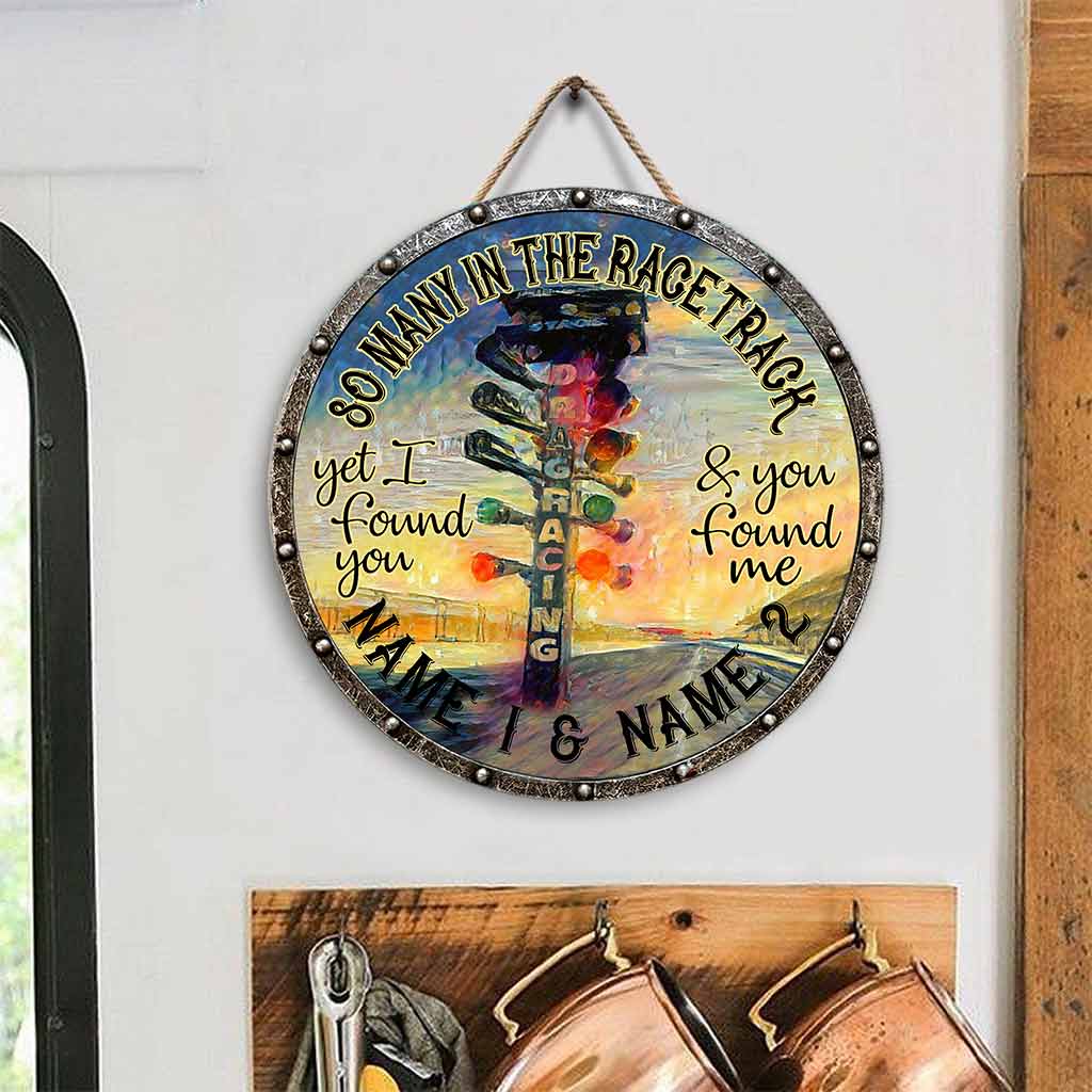 Tant de monde sur le circuit - Panneau rond en bois imprimé motif métal course