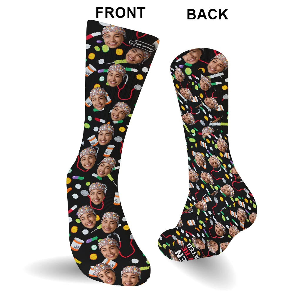 J'adore quand les gens sont sous sédatifs - Chaussettes d'infirmière personnalisées