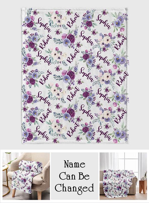Couverture personnalisée pour couple avec fleurs violettes et noms personnalisés