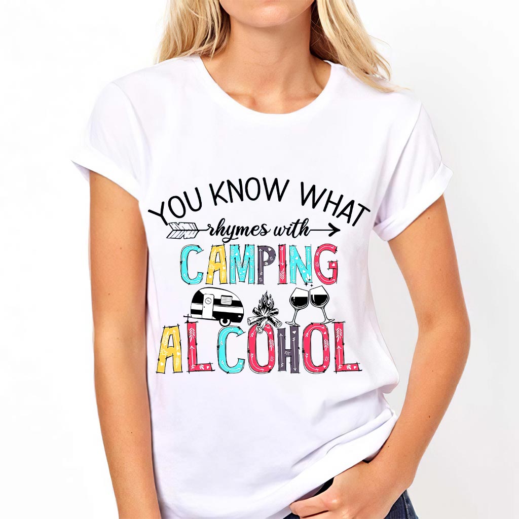 Vous savez ce qui rime avec camping ? – T-shirt et sweat à capuche 112021