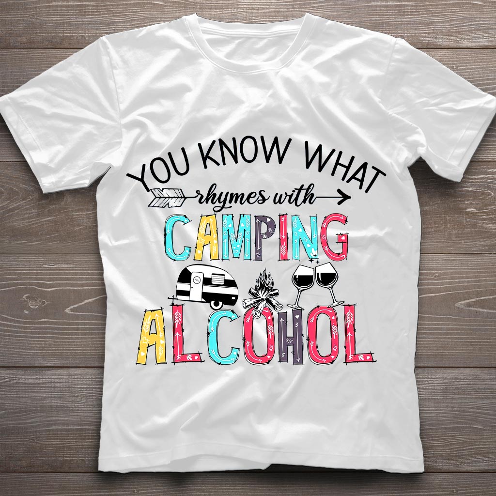 Vous savez ce qui rime avec camping ? – T-shirt et sweat à capuche 112021