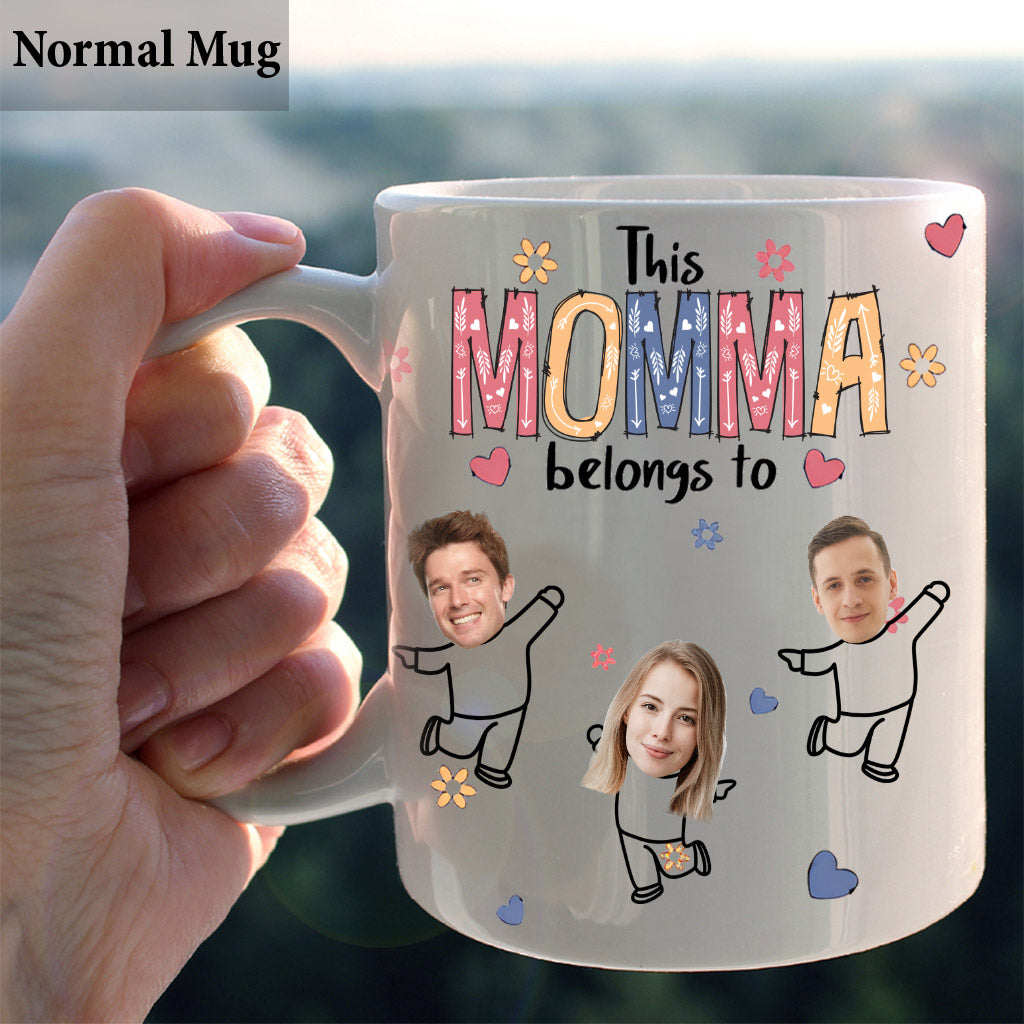 Cette tasse personnalisée « Maman/Grand-mère/Mamie appartient à »
