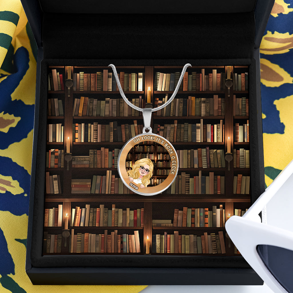 C'est l'heure du livre ! - Collier pendentif rond personnalisé en forme de livre