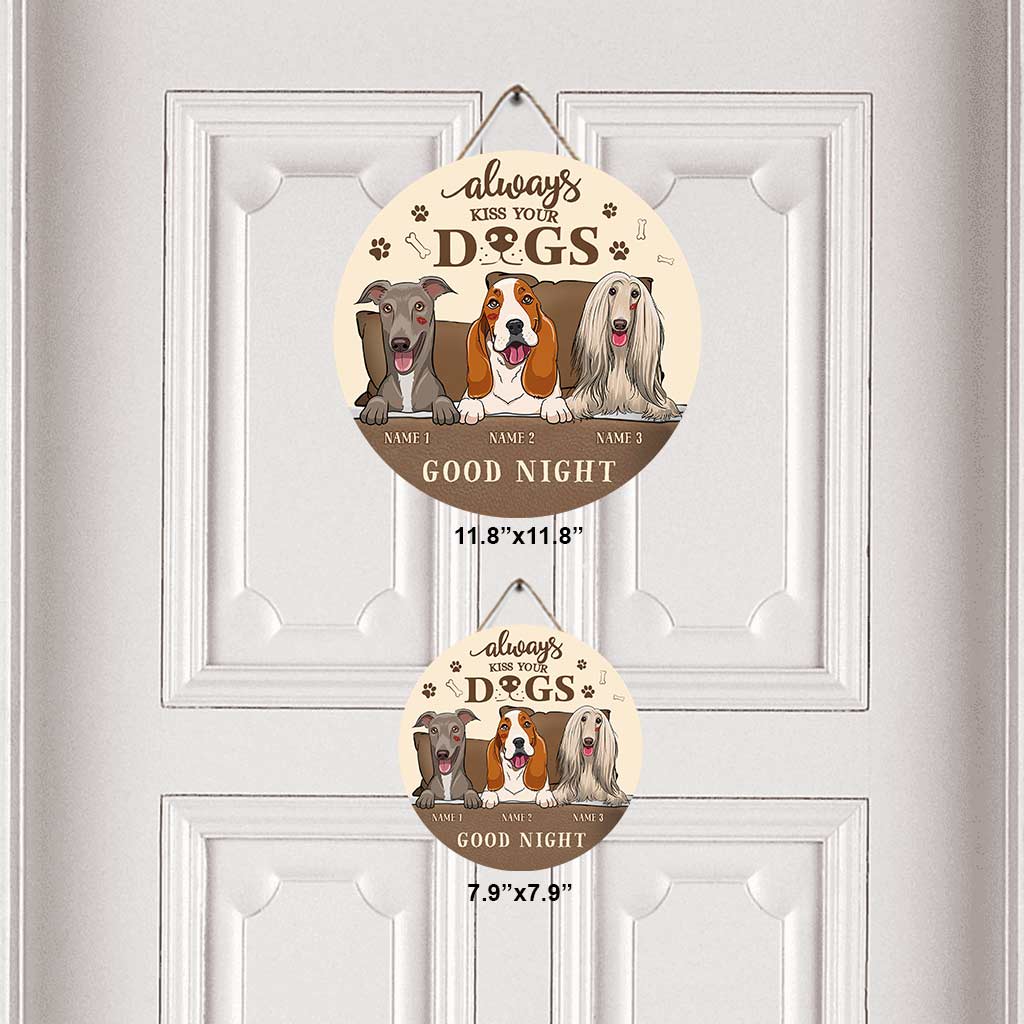 N'oubliez jamais d'embrasser vos chiens avant de dormir - Panneau rond en bois personnalisé