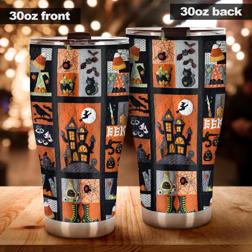 Mon balai est cassé, alors maintenant je fais du patchwork sur un gobelet d'Halloween