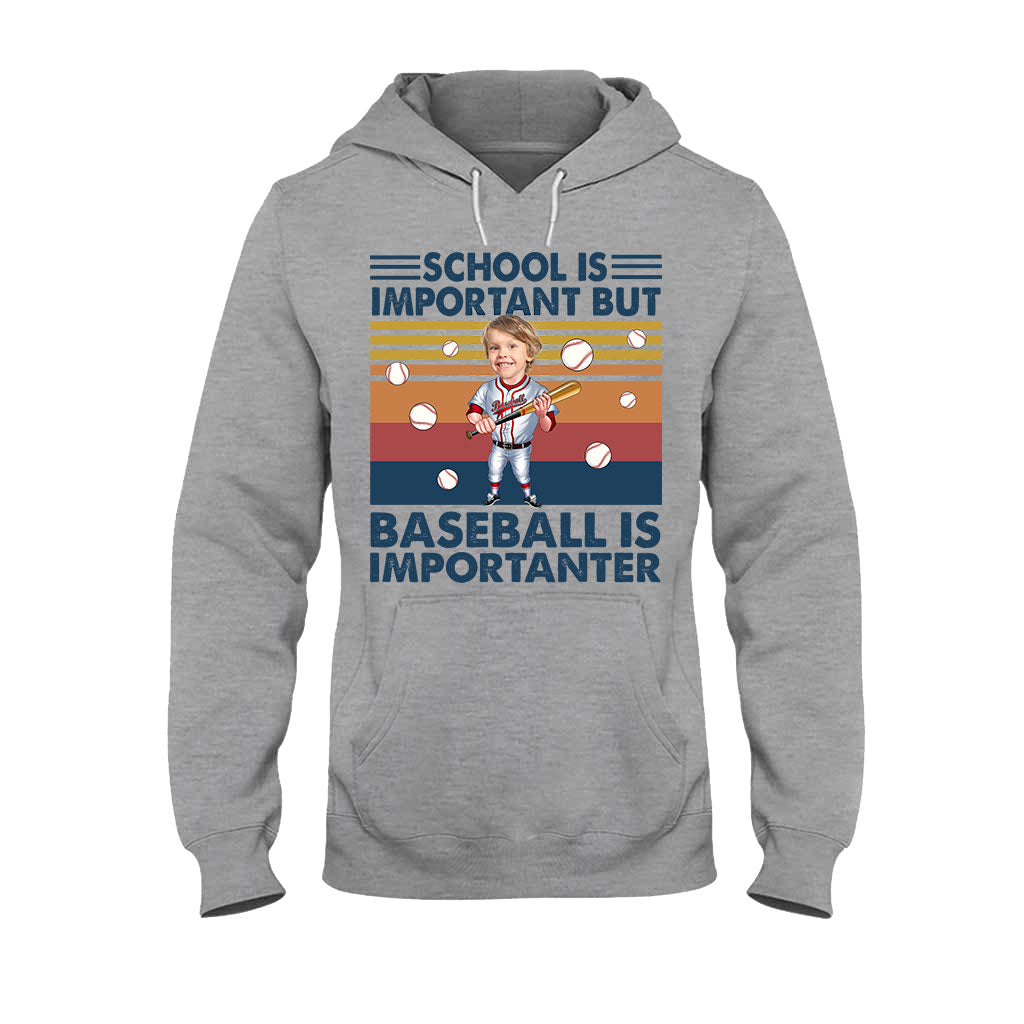 L'école est importante, mais… - T-shirt et sweat à capuche de baseball personnalisés