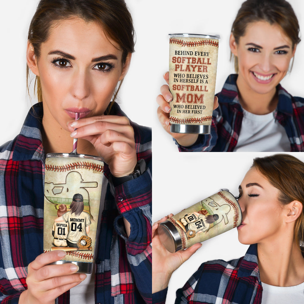 Maman de softball croit en elle - Gobelet de softball personnalisé