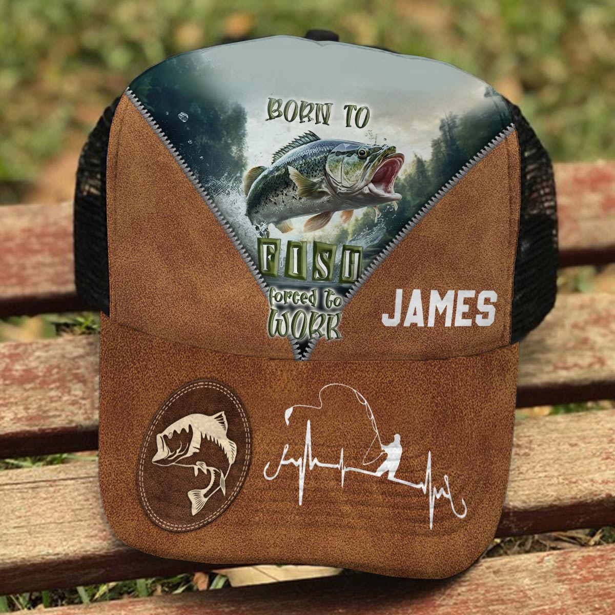 Né pour pêcher, forcé de travailler - Casquette de camionneur personnalisée sur le thème de la pêche (maille noire)